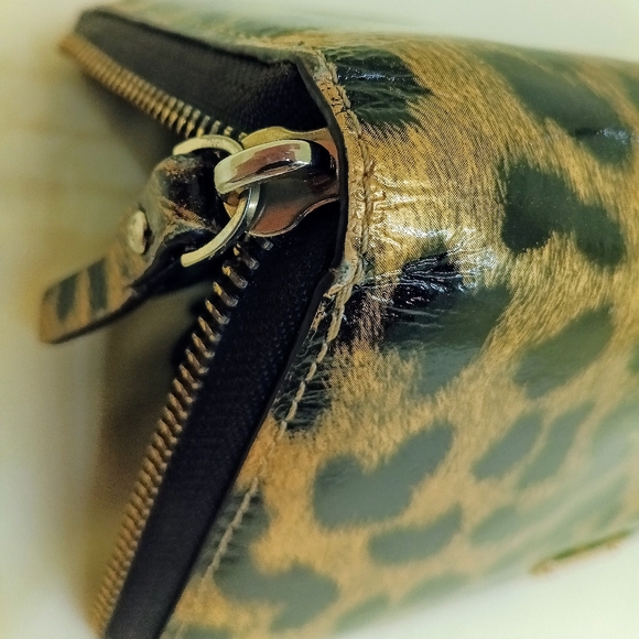 Kate Spade NY Leopard Print Storybook Patent Leather Long Zip Wallet R$159 - Picture 10 of 11